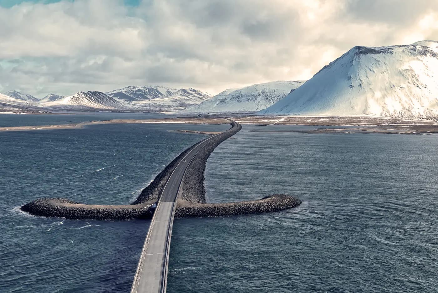 Paisaje de la península de Snæfellsnes en verano, Islandia — sol de medianoche